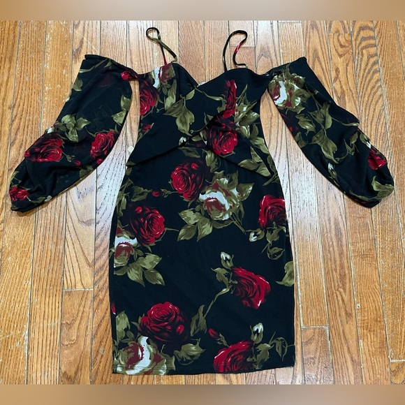 Charlotte Russe Dresses & Skirts - Charlotte Russe Black and Red Floral Long Sleeve Dress